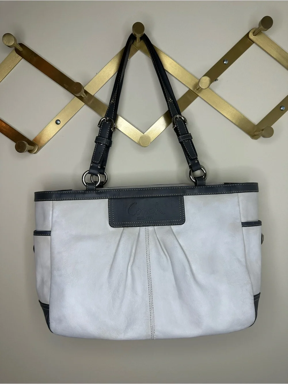 Coach White and Grey Leather Shoulder Bag